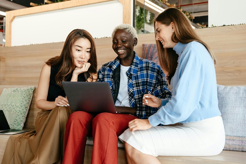 Describe Your Brand Like You’re Telling a Friend: Build Trust With Personality That Clicks